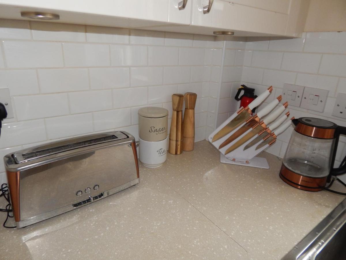 Spacious 3 Bdr House With Parking-Families-Corporate Groups By Orbitat Accommodations Cambridge Exterior foto